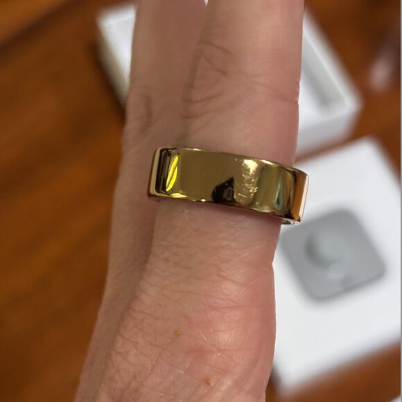 Oura Ring Gen 4 Gold Size 10 - Picture 8 of 9